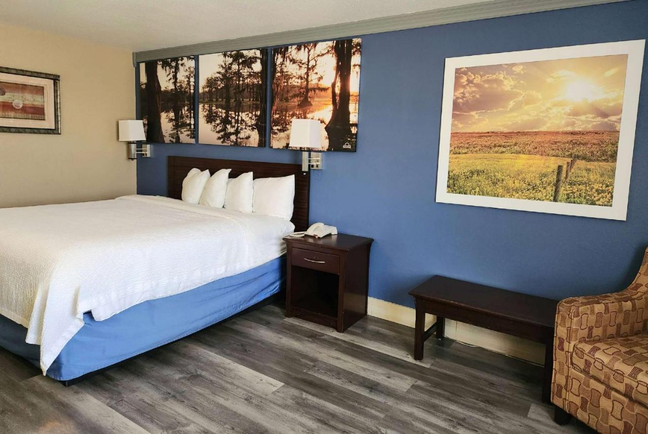 Days Inn By Wyndham Rosenberg Esterno foto