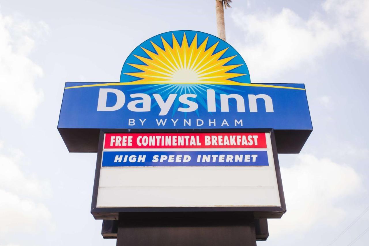 Days Inn By Wyndham Rosenberg Esterno foto