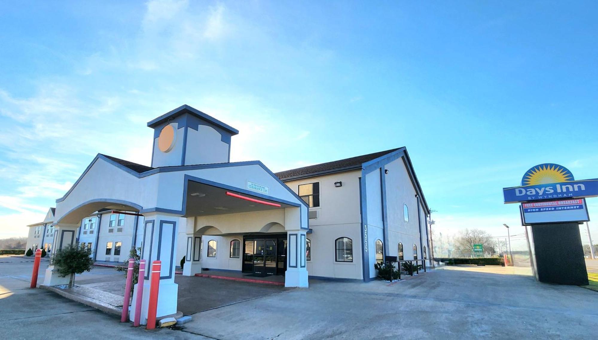 Days Inn By Wyndham Rosenberg Esterno foto