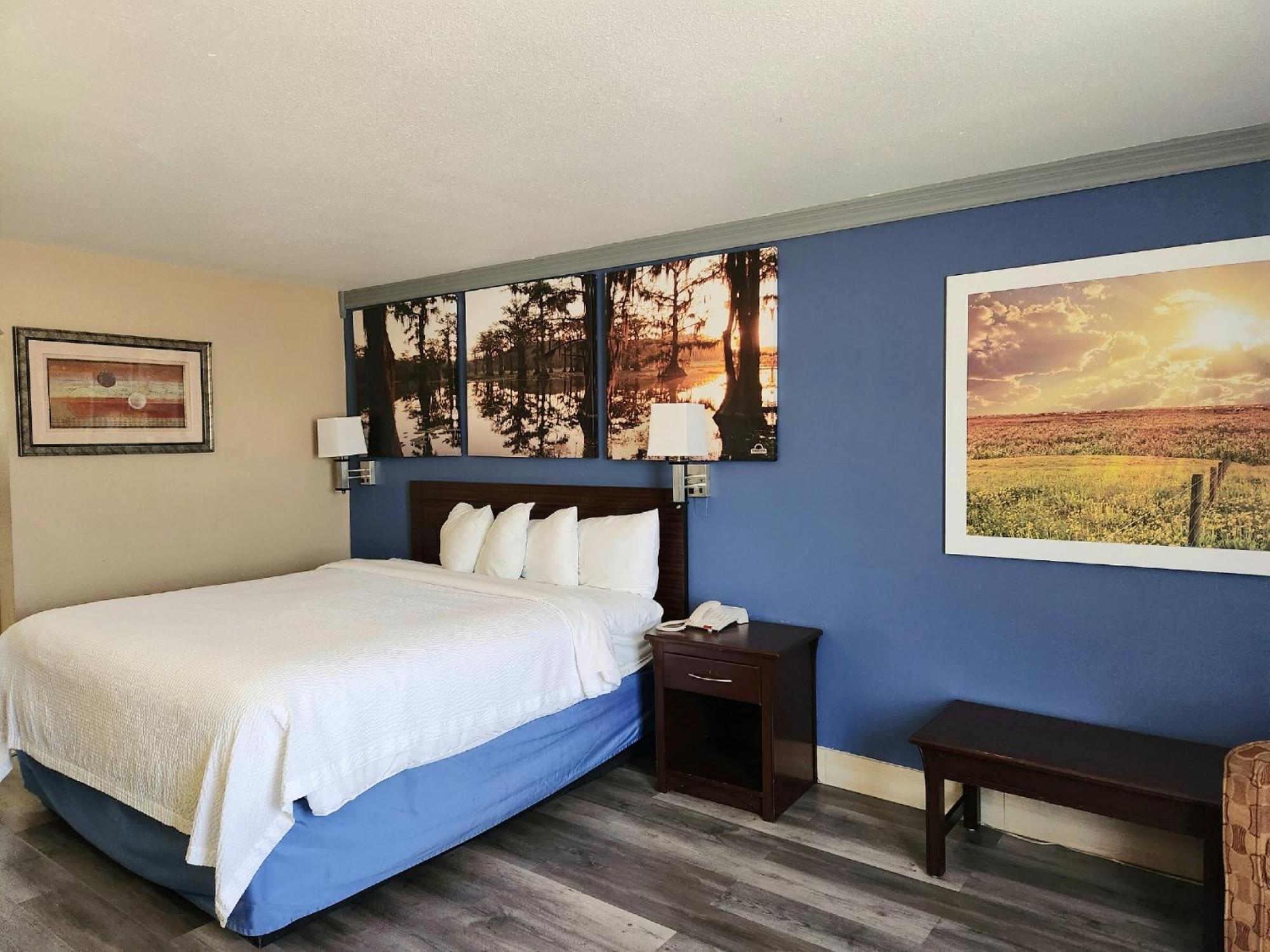Days Inn By Wyndham Rosenberg Esterno foto