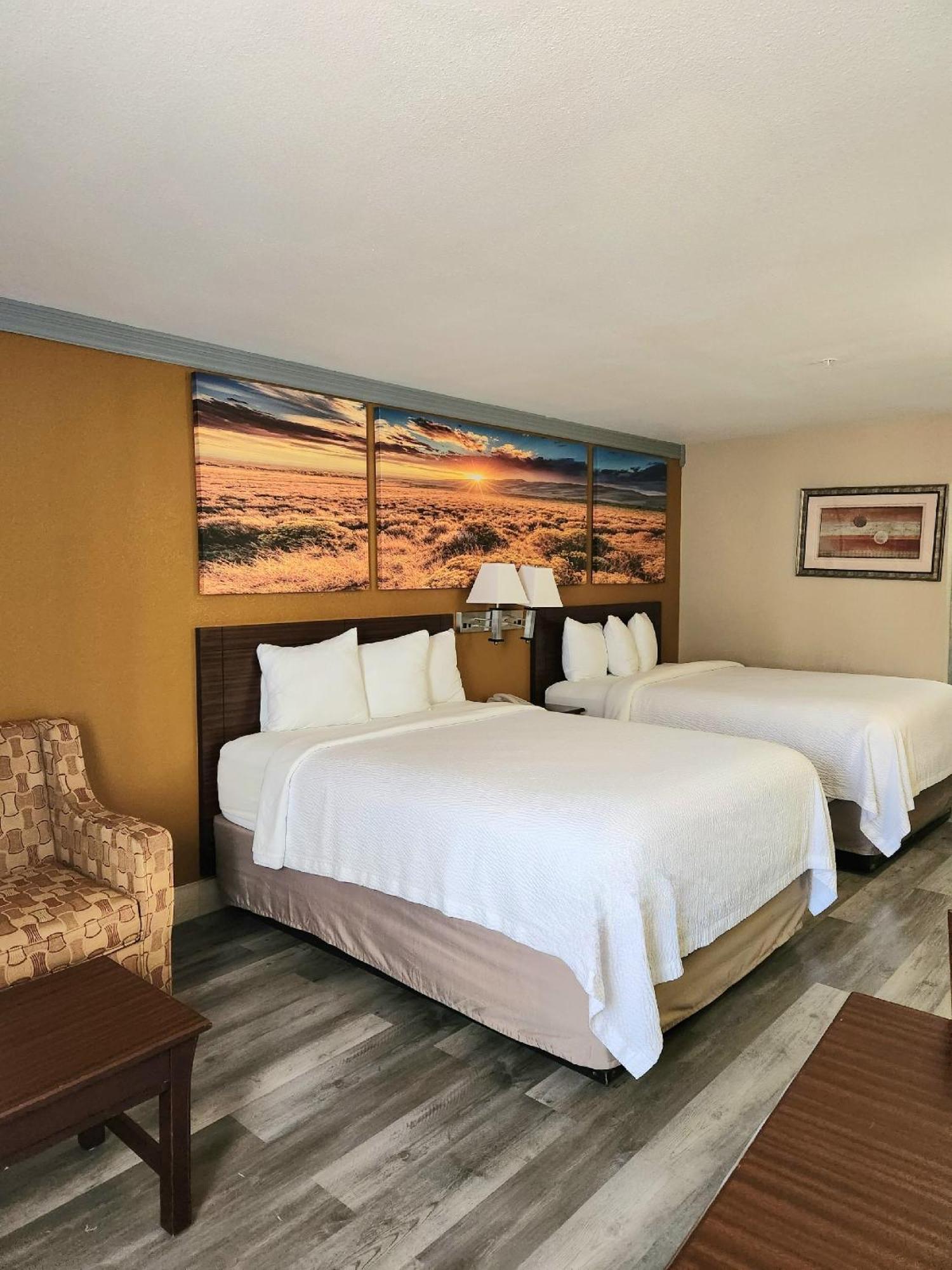 Days Inn By Wyndham Rosenberg Esterno foto
