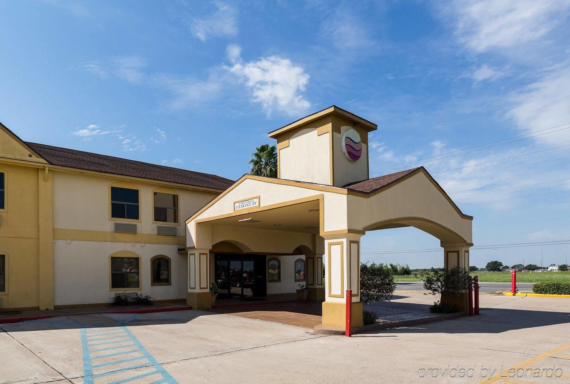 Days Inn By Wyndham Rosenberg Esterno foto