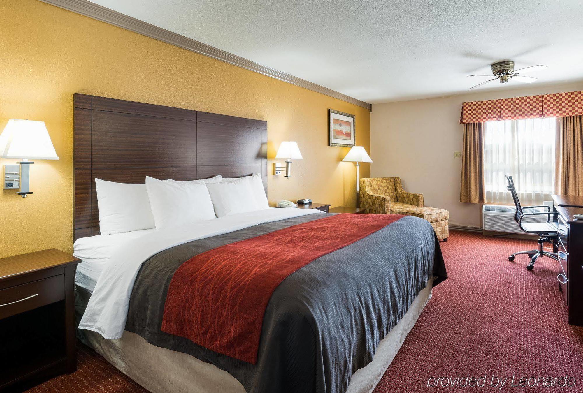 Days Inn By Wyndham Rosenberg Esterno foto