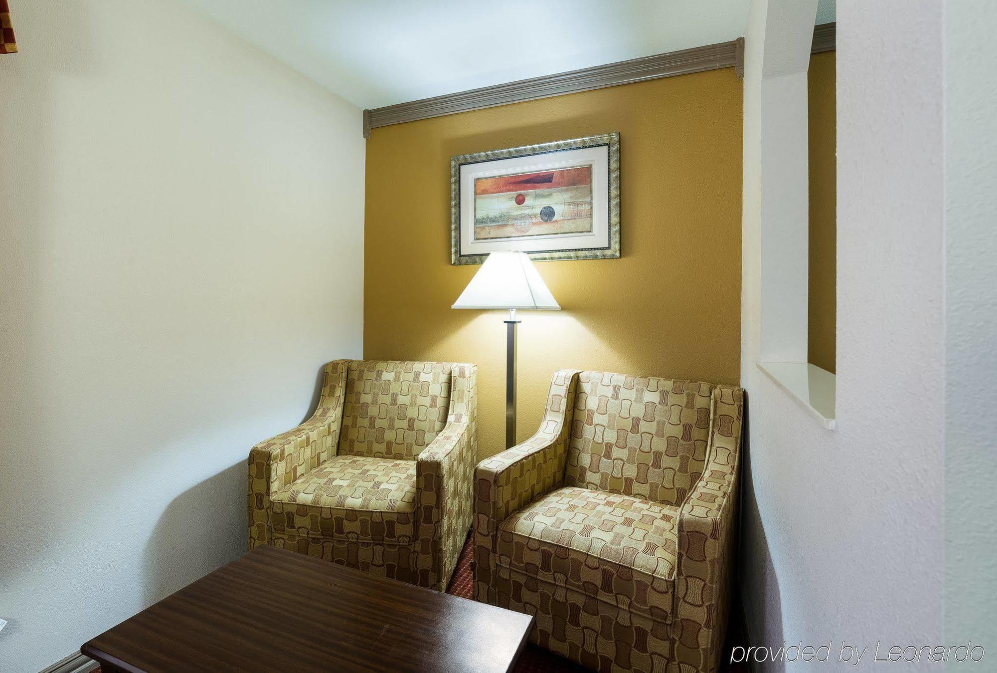 Days Inn By Wyndham Rosenberg Esterno foto