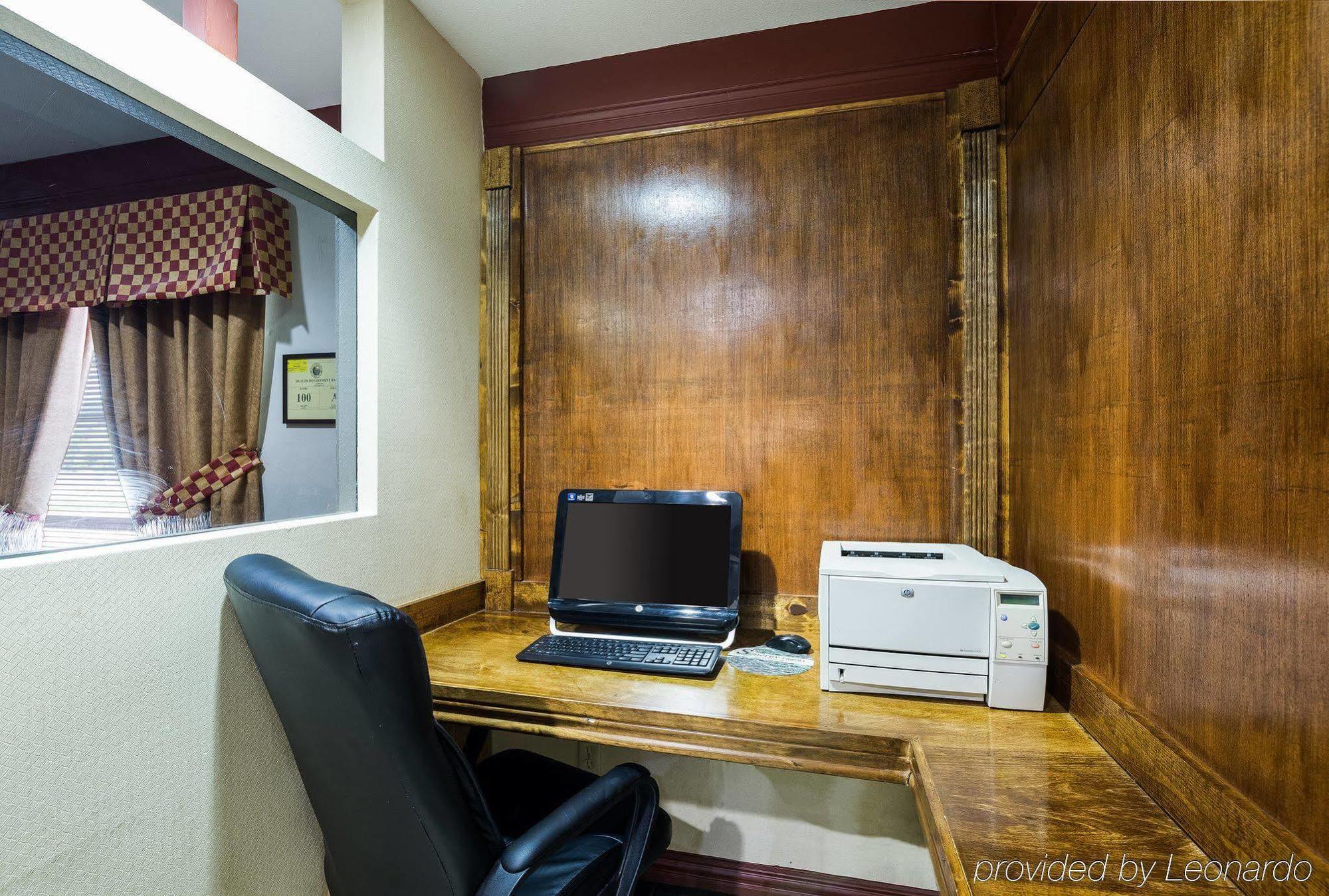 Days Inn By Wyndham Rosenberg Esterno foto